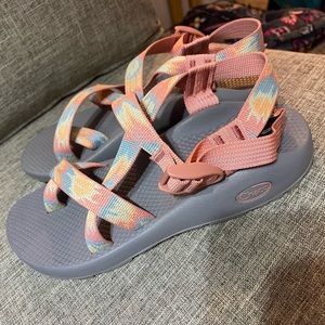 Women’s Chacos New (Size 9)
